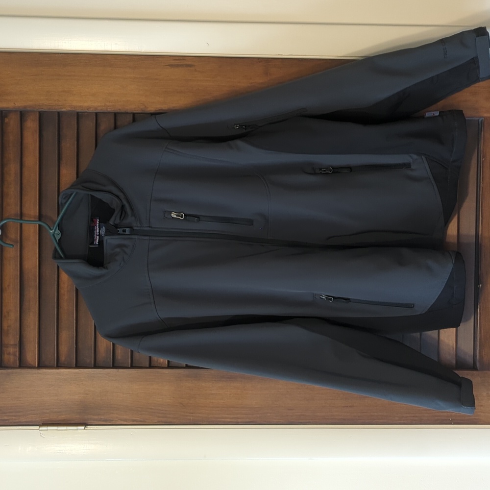 Gray and black free country lightweight jacket men's extra large